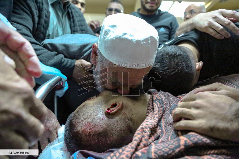 Two Injured And One Killed For Crossing Separation Wall - Palestine