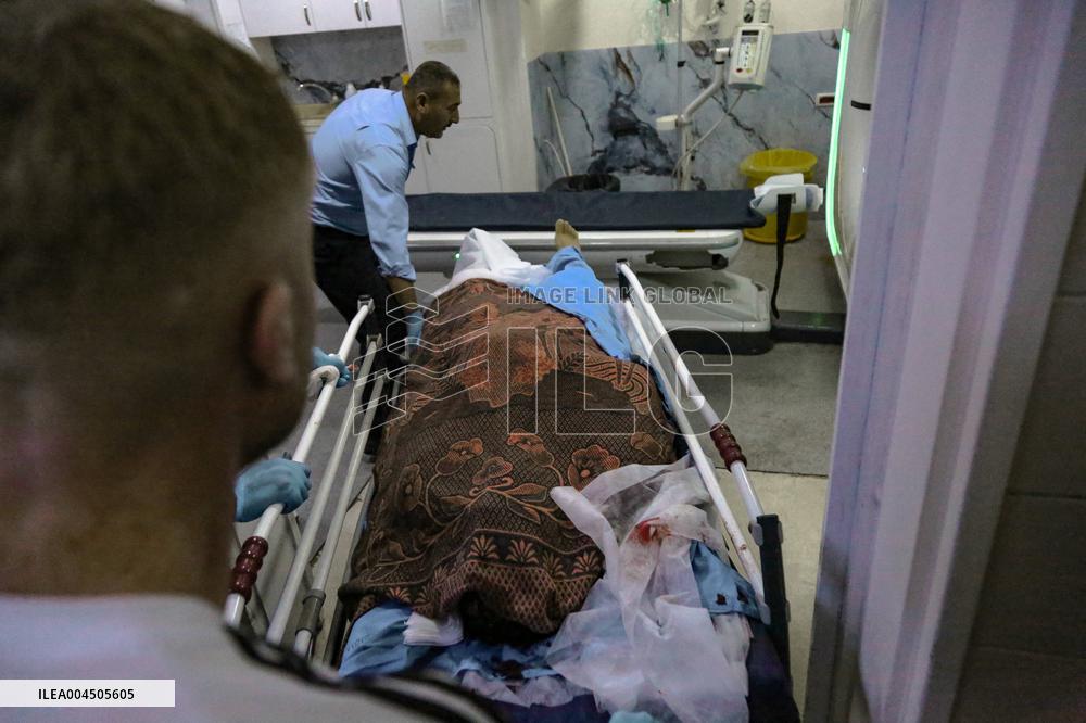 Two Injured And One Killed For Crossing Separation Wall - Palestine