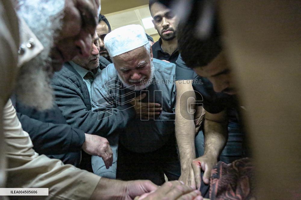 Two Injured And One Killed For Crossing Separation Wall - Palestine