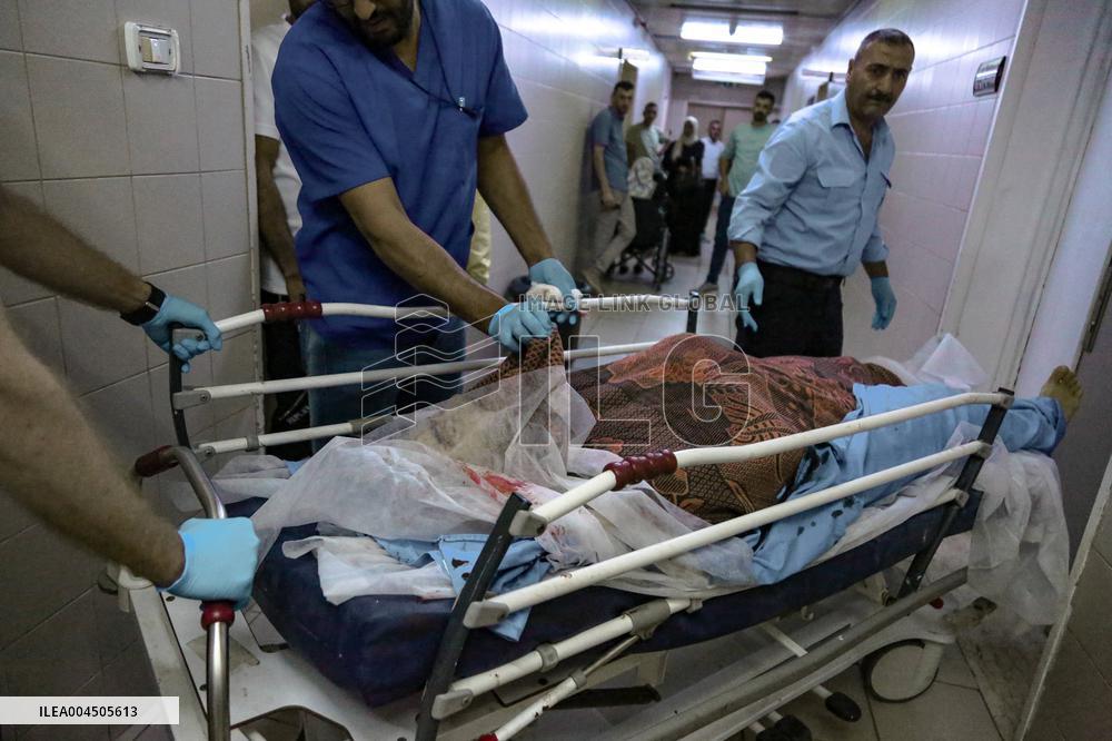 Two Injured And One Killed For Crossing Separation Wall - Palestine