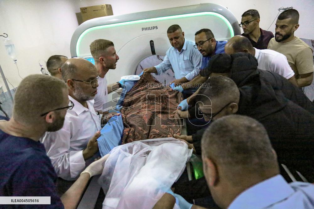 Two Injured And One Killed For Crossing Separation Wall - Palestine