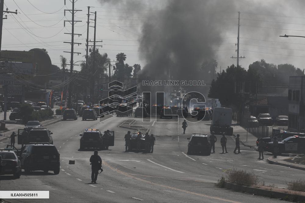 Protestors Face Feds After Immigration Raids - LA