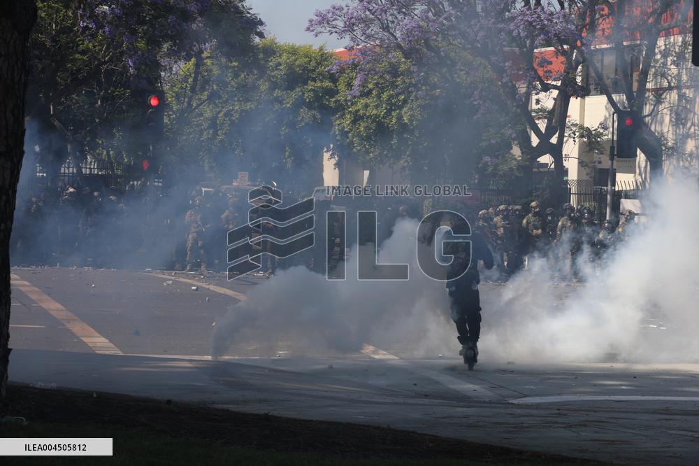 Protestors Face Feds After Immigration Raids - LA