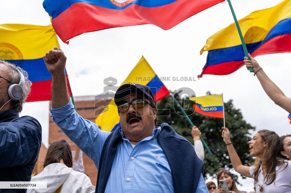 Colombians Gather to Pray for Miguel Uribe Turbay