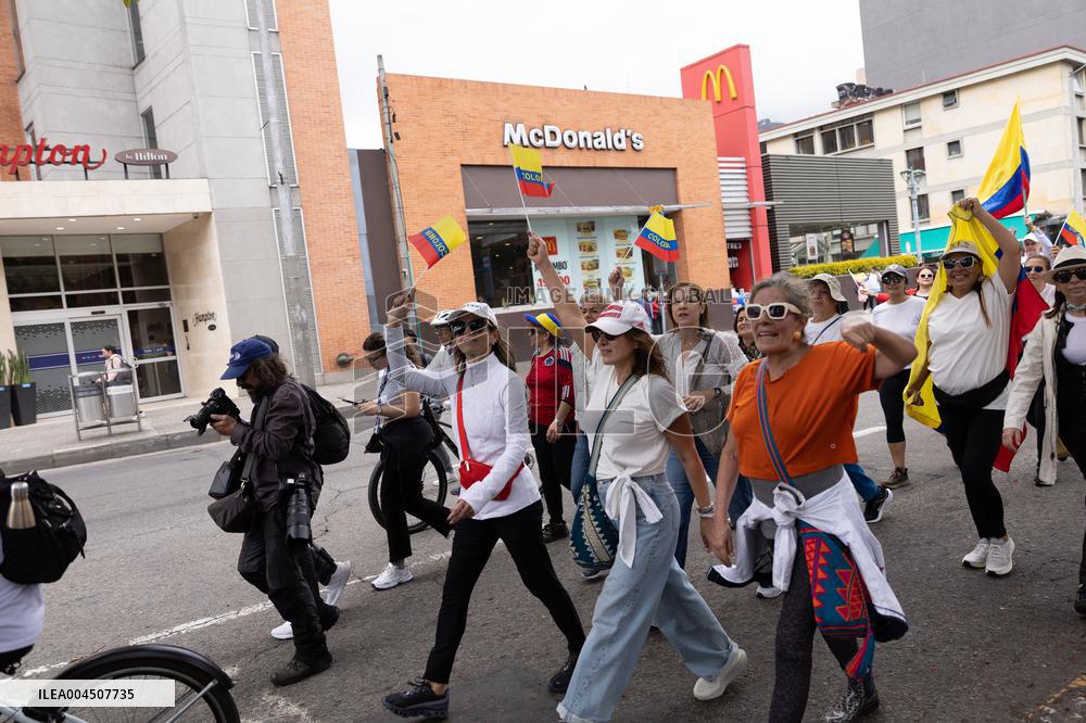 Colombians Gather to Pray for Miguel Uribe Turbay
