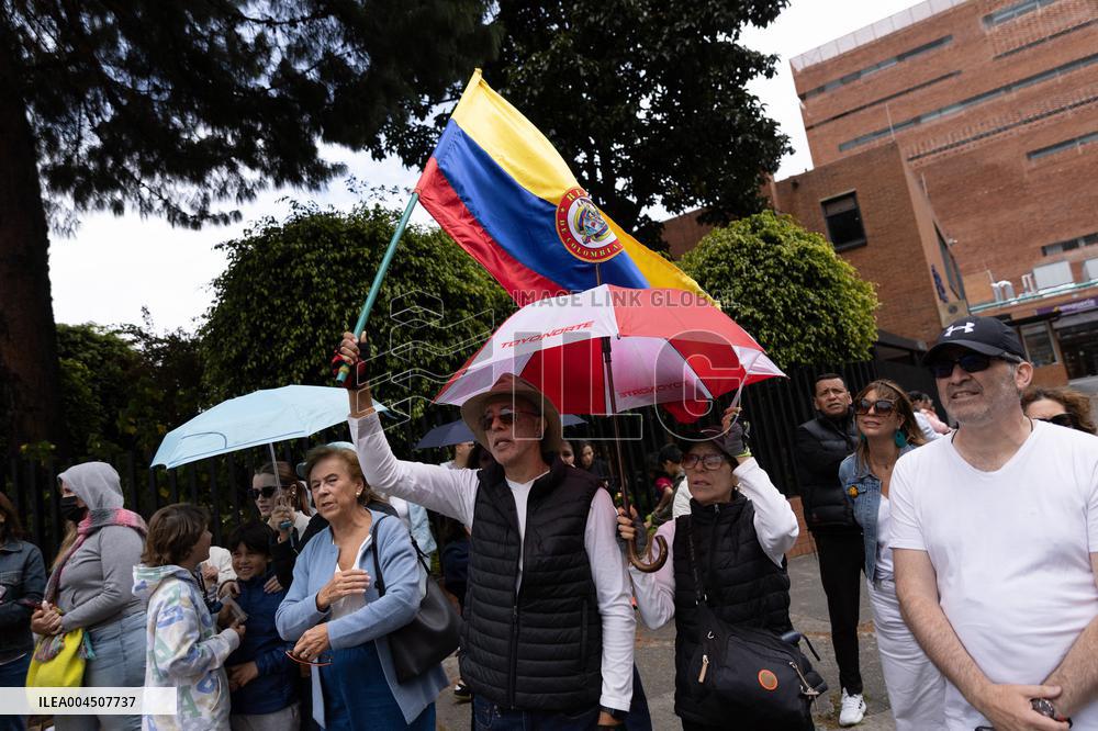 Colombians Gather to Pray for Miguel Uribe Turbay