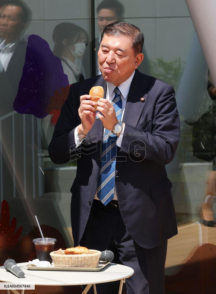 Japan PM inspects regional reinvigoration efforts