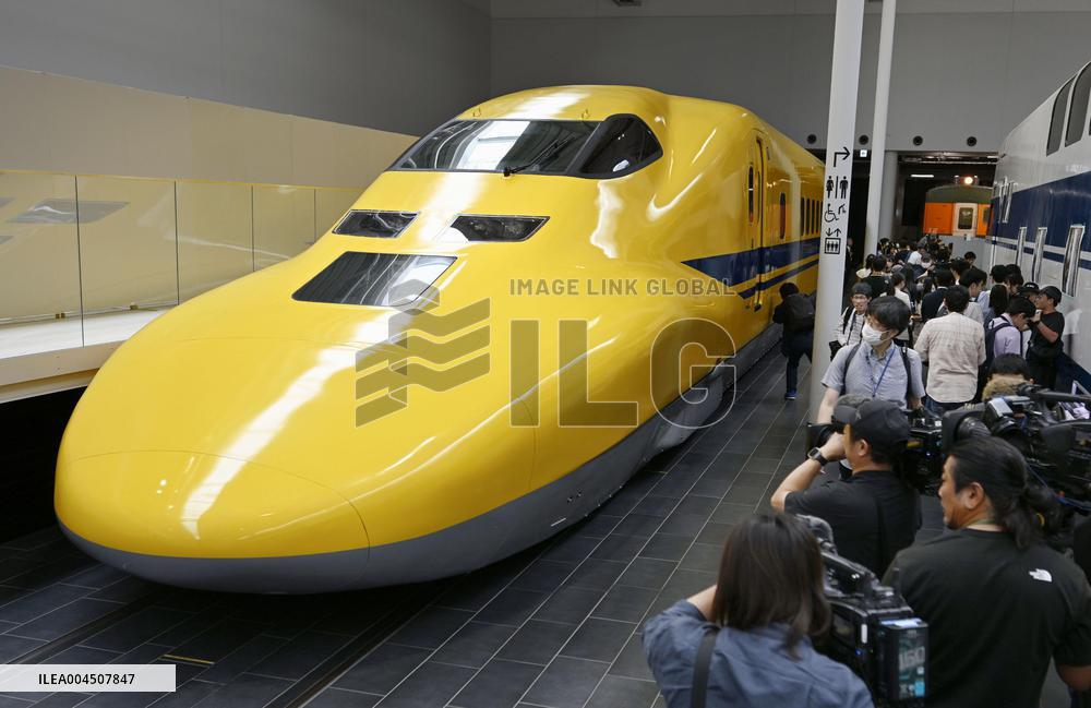"Doctor Yellow" diagnostic shinkansen train