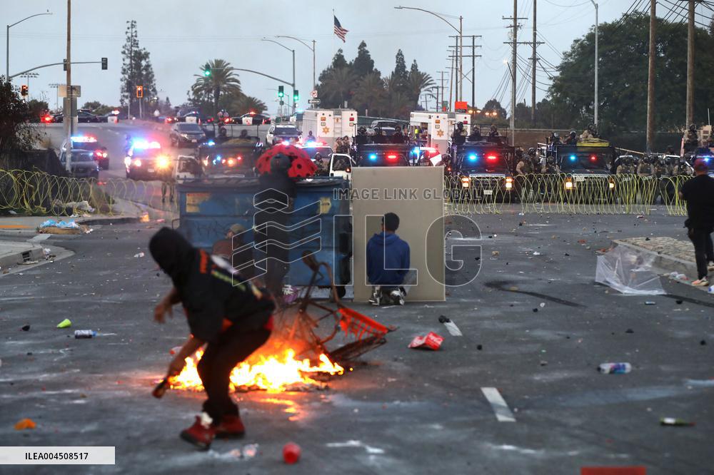National Guard Protesters Clash in Los Angeles