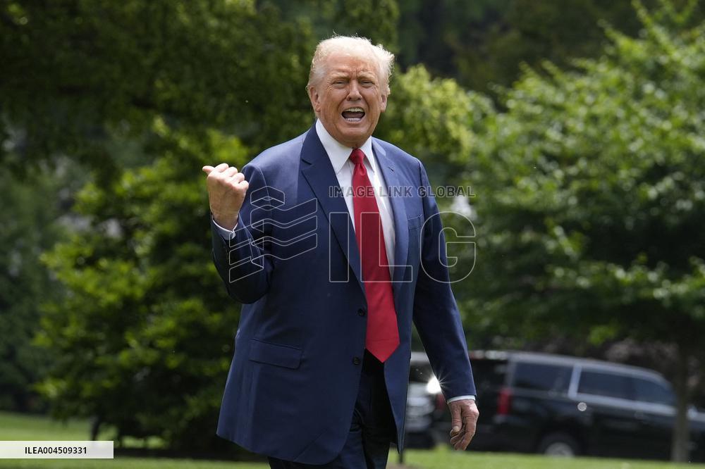 Donald Trump returns from Camp David - Washington