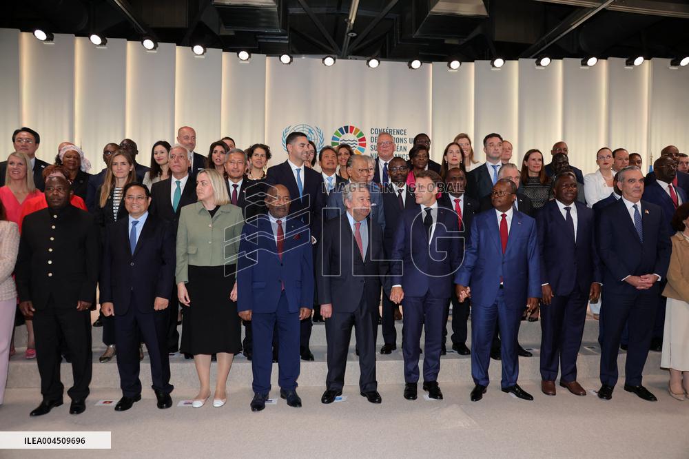 Macron during a family picture at UNOC3 - Nice