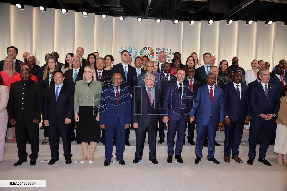 Macron during a family picture at UNOC3 - Nice