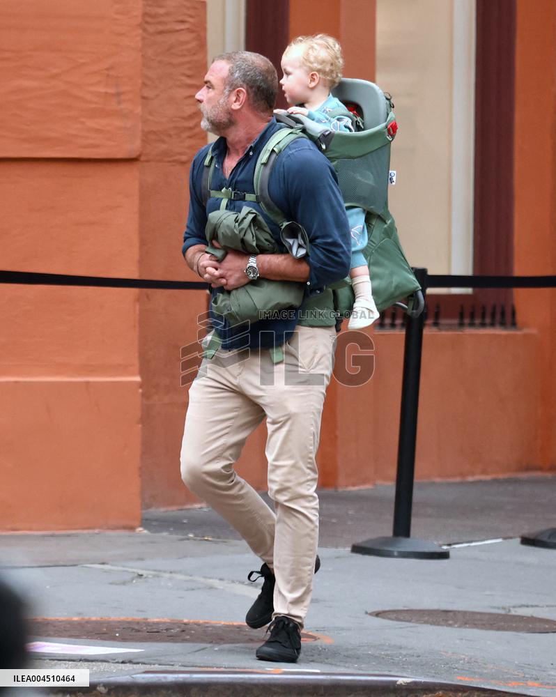 Liev Schreiber Out With Her Daughter - NYC