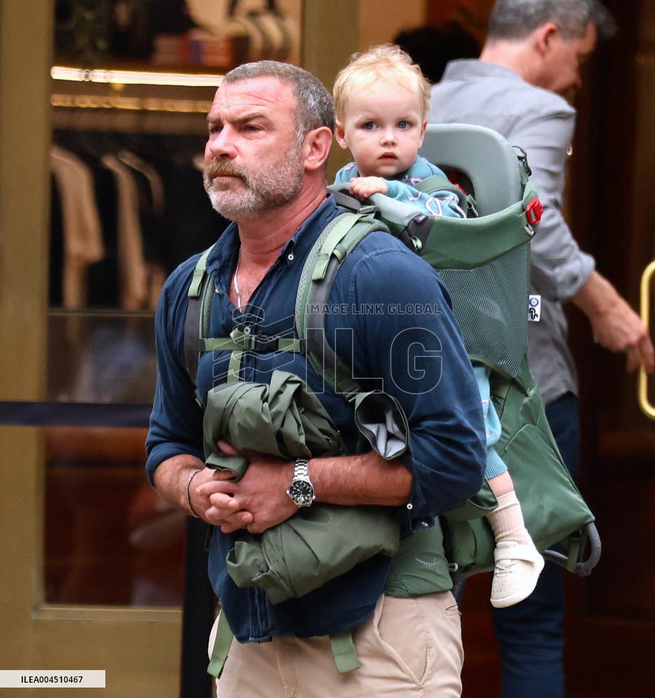 Liev Schreiber Out With Her Daughter - NYC