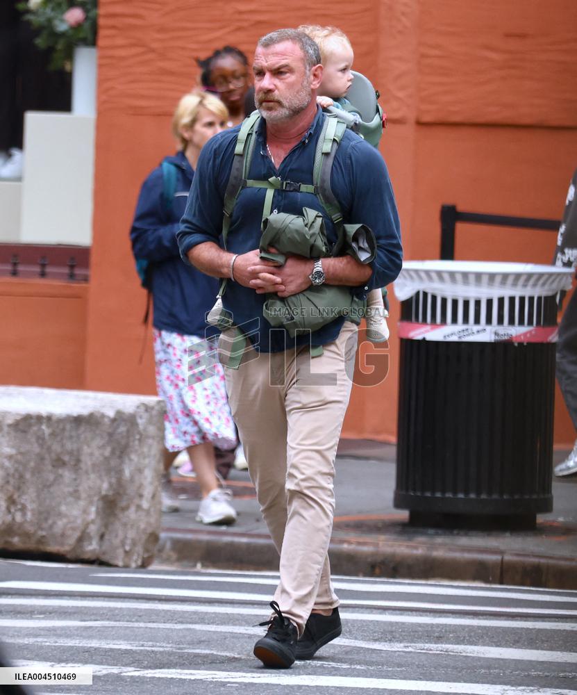 Liev Schreiber Out With Her Daughter - NYC