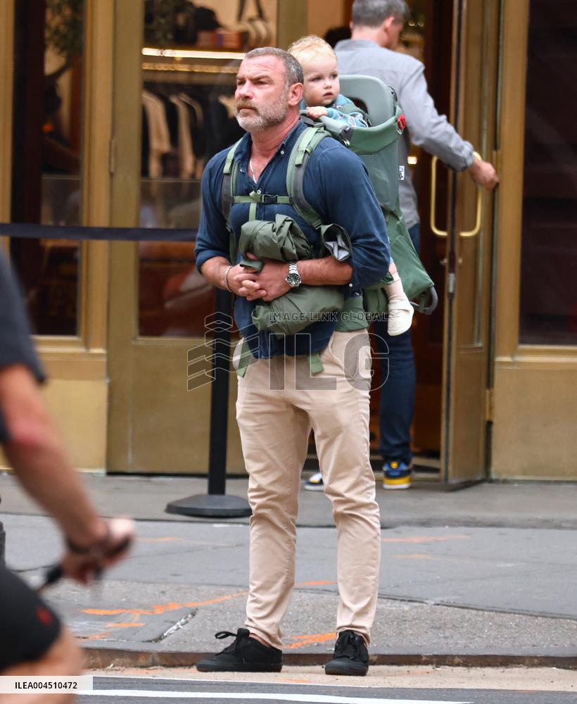 Liev Schreiber Out With Her Daughter - NYC