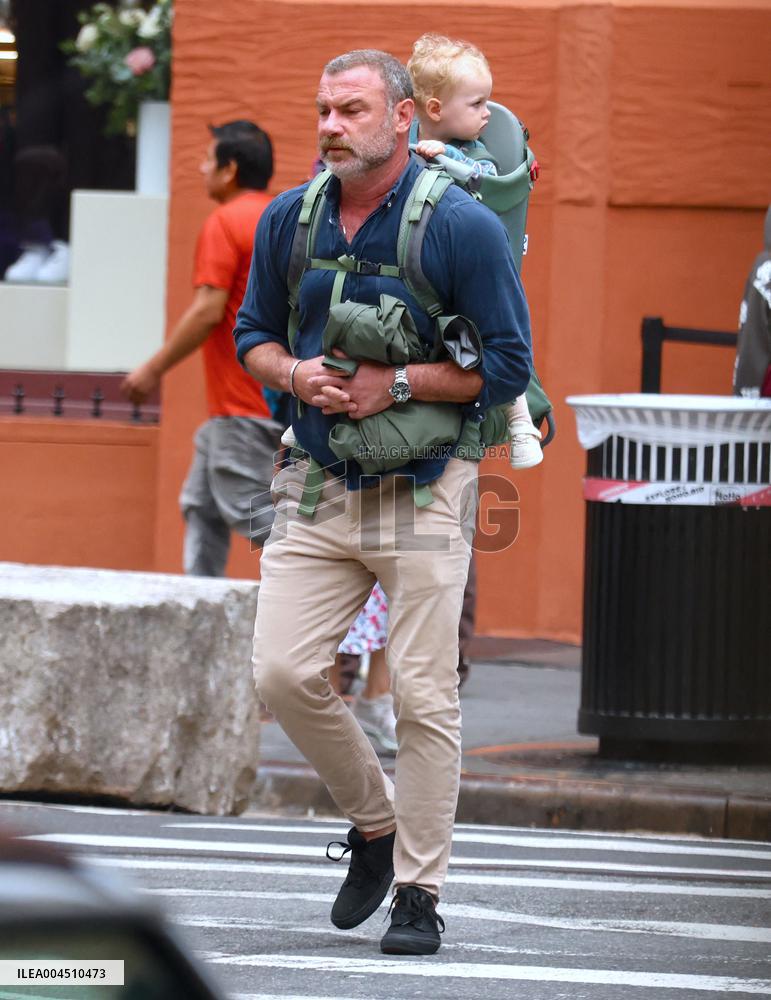 Liev Schreiber Out With Her Daughter - NYC