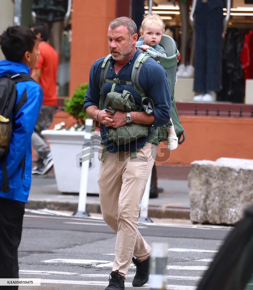 Liev Schreiber Out With Her Daughter - NYC