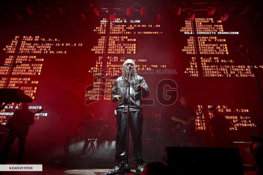 Massive Attack In Concert - Paris