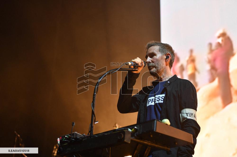 Massive Attack In Concert - Paris