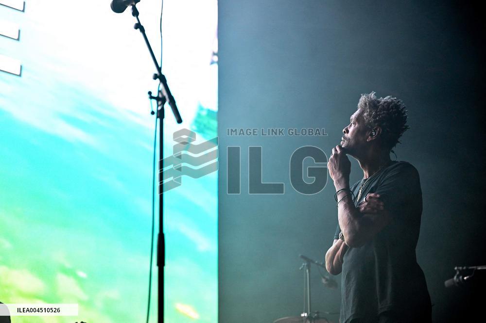 Massive Attack In Concert - Paris