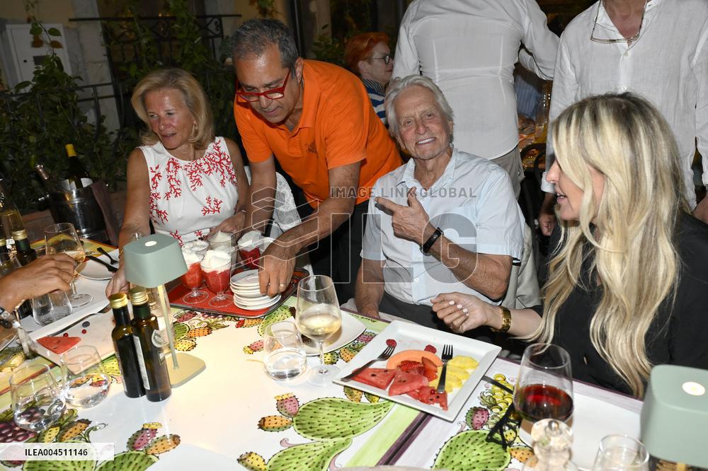 Taormina: La Botte Restaurant. Michael Douglas at La Botte Restaurant.