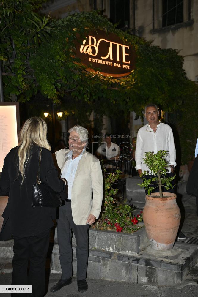 Taormina: La Botte Restaurant. Michael Douglas at La Botte Restaurant.
