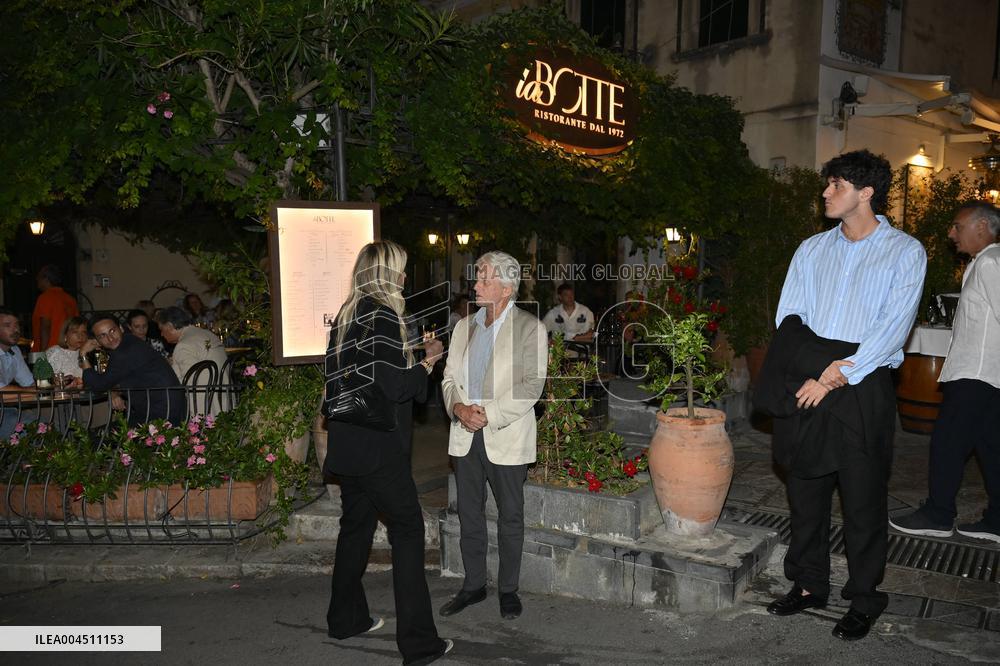 Taormina: La Botte Restaurant. Michael Douglas at La Botte Restaurant.