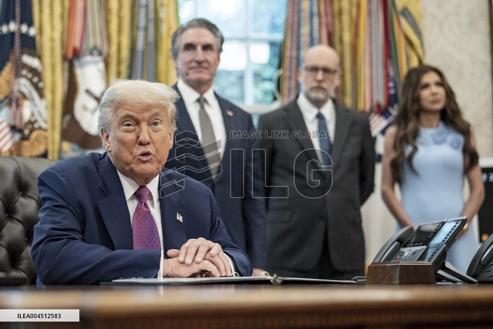 US Presdient Trump Speaks in the Oval Office at the White House on Fires and LA Protests
