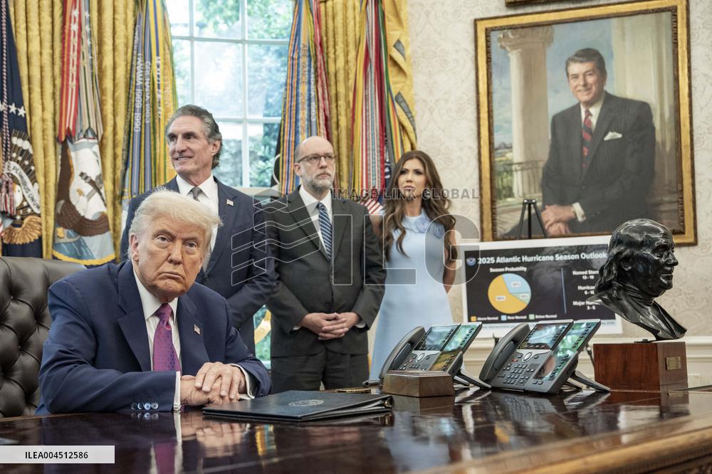 US Presdient Trump Speaks in the Oval Office at the White House on Fires and LA Protests