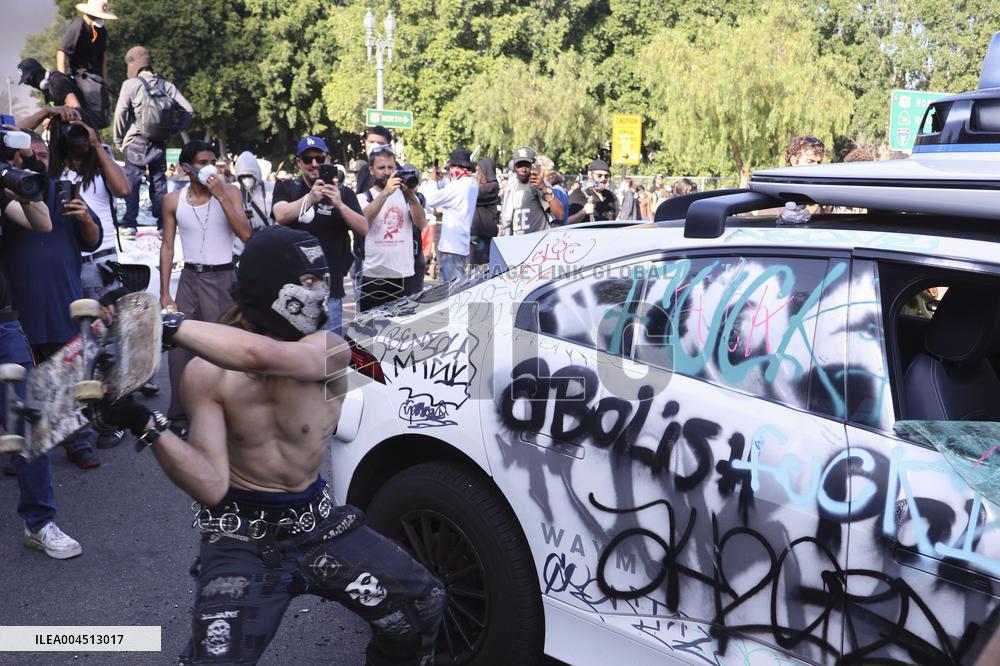 Immigration raid protests in Los Angeles