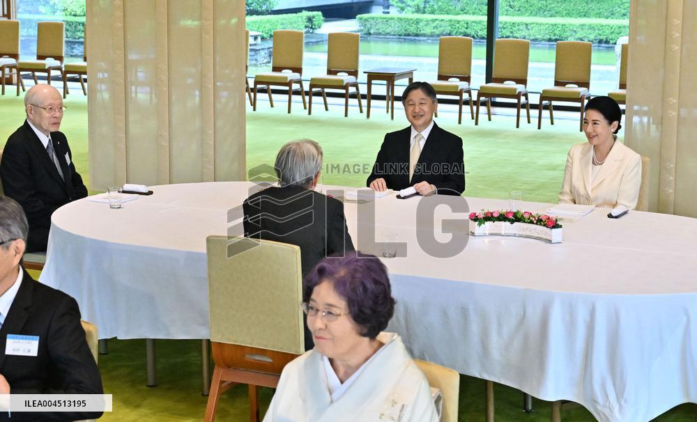 Emperor meets Japan Academy Prize winners