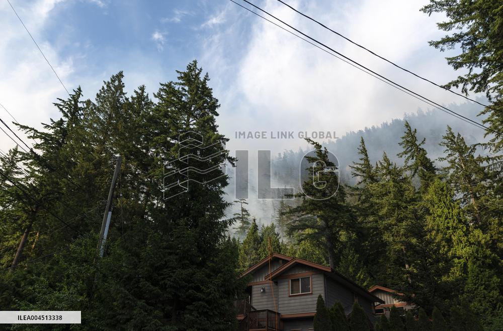 Dryden Creek Fire Rages North of Squamish - Canada