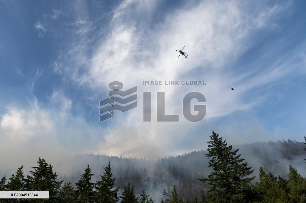 Dryden Creek Fire Rages North of Squamish - Canada