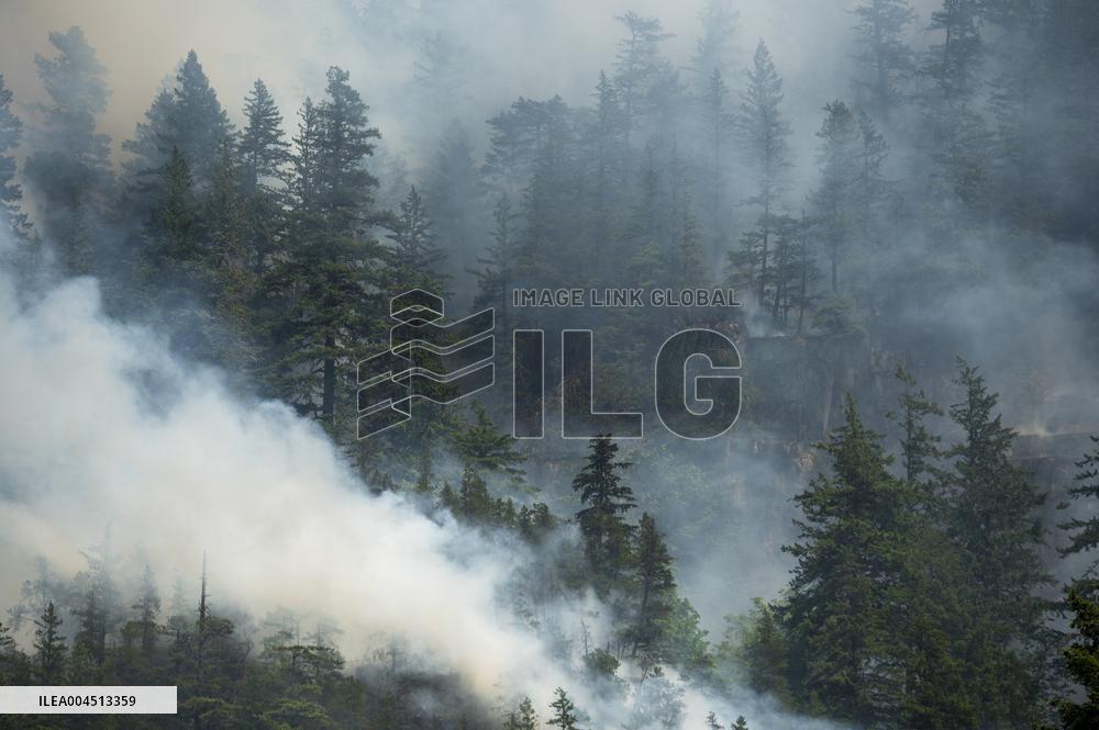 Dryden Creek Fire Rages North of Squamish - Canada