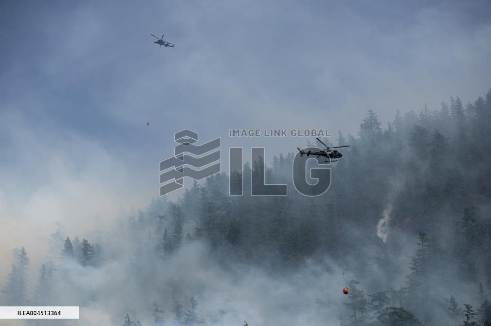 Dryden Creek Fire Rages North of Squamish - Canada