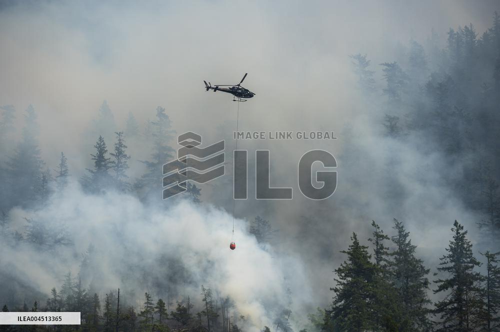 Dryden Creek Fire Rages North of Squamish - Canada