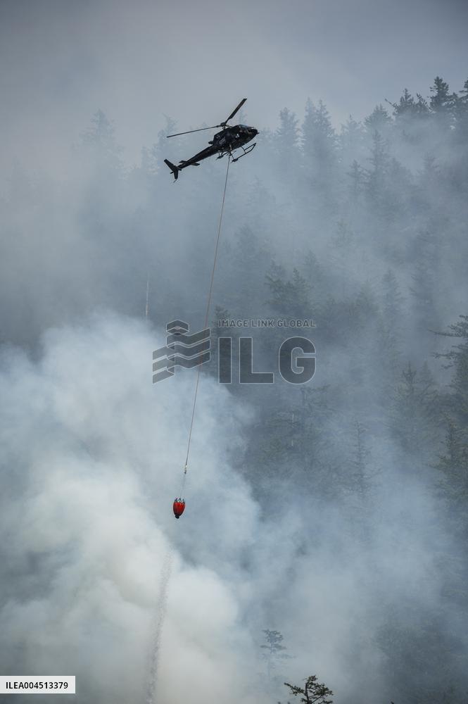 Dryden Creek Fire Rages North of Squamish - Canada