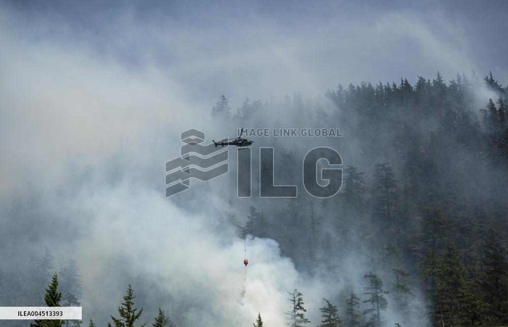 Dryden Creek Fire Rages North of Squamish - Canada