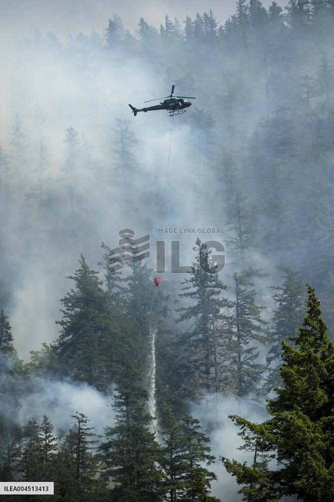 Dryden Creek Fire Rages North of Squamish - Canada