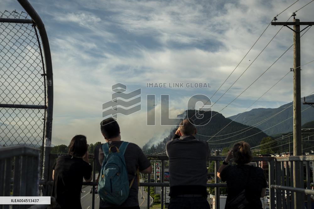 Dryden Creek Fire Rages North of Squamish - Canada