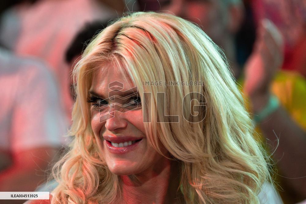 Victoria Silvstedt at French Basketball Championship - Monaco