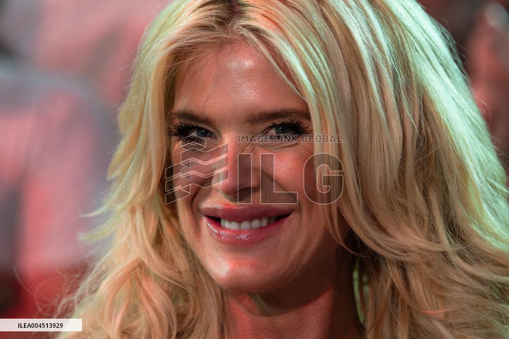 Victoria Silvstedt at French Basketball Championship - Monaco