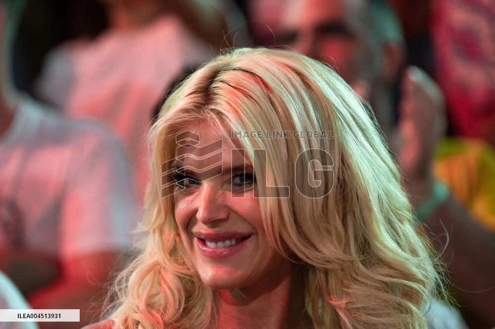 Victoria Silvstedt at French Basketball Championship - Monaco