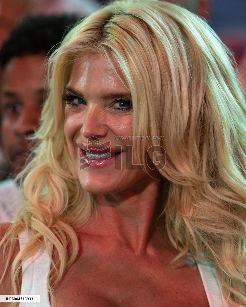 Victoria Silvstedt at French Basketball Championship - Monaco