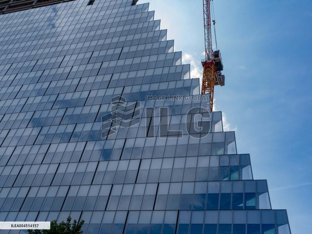 Illustration - Construction of Tower Triangle by Herzog & de Meuron - Paris