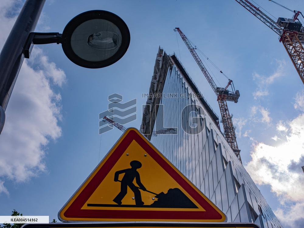 Illustration - Construction of Tower Triangle by Herzog & de Meuron - Paris