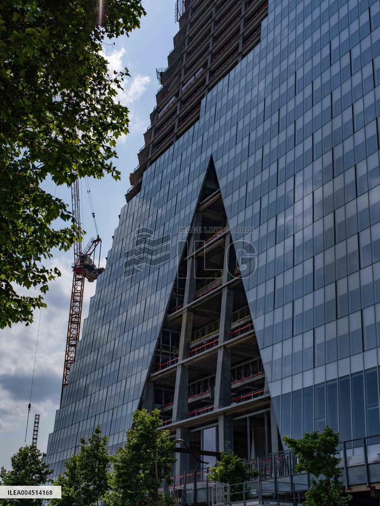 Illustration - Construction of Tower Triangle by Herzog & de Meuron - Paris