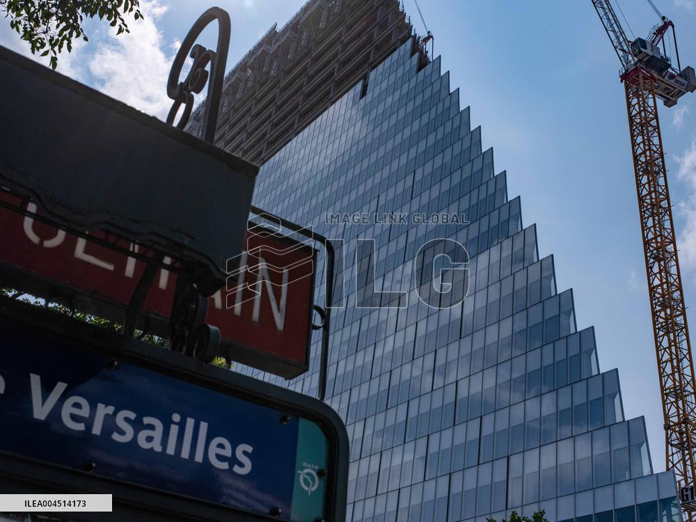 Illustration - Construction of Tower Triangle by Herzog & de Meuron - Paris