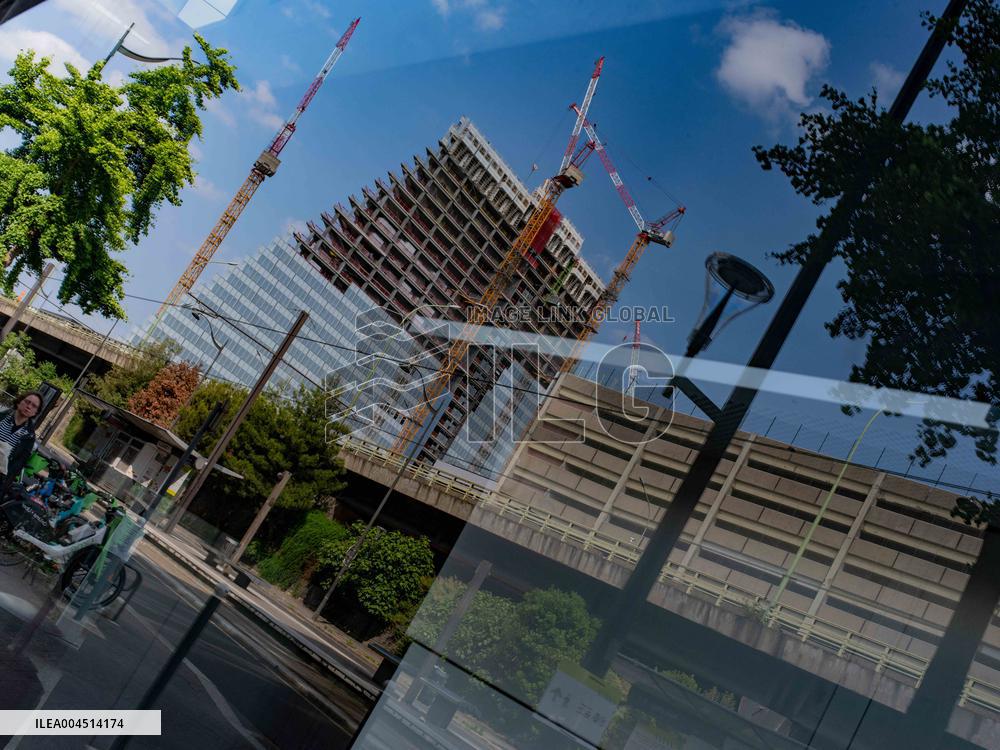 Illustration - Construction of Tower Triangle by Herzog & de Meuron - Paris